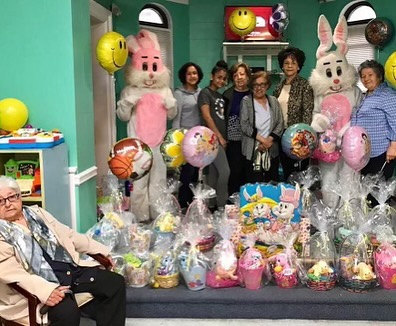 Donacion de cestas el dia de Pascuas Hope House en Jersey City. Hope House es un refugio de eme
